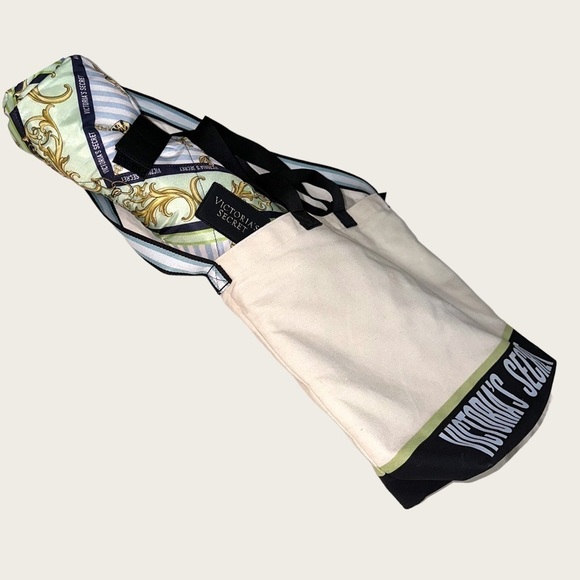 NWT Victoria's Secret 3 PC Tote, Cooler Tote & Rolled picnic Blanket With Handle - Picture 16 of 16